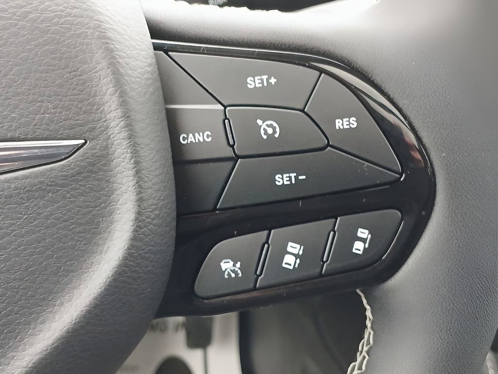 Used 2024 Chrysler Pacifica Premium image 21