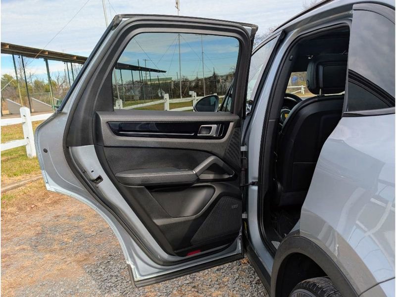 Used 2020 Porsche Cayenne image 10