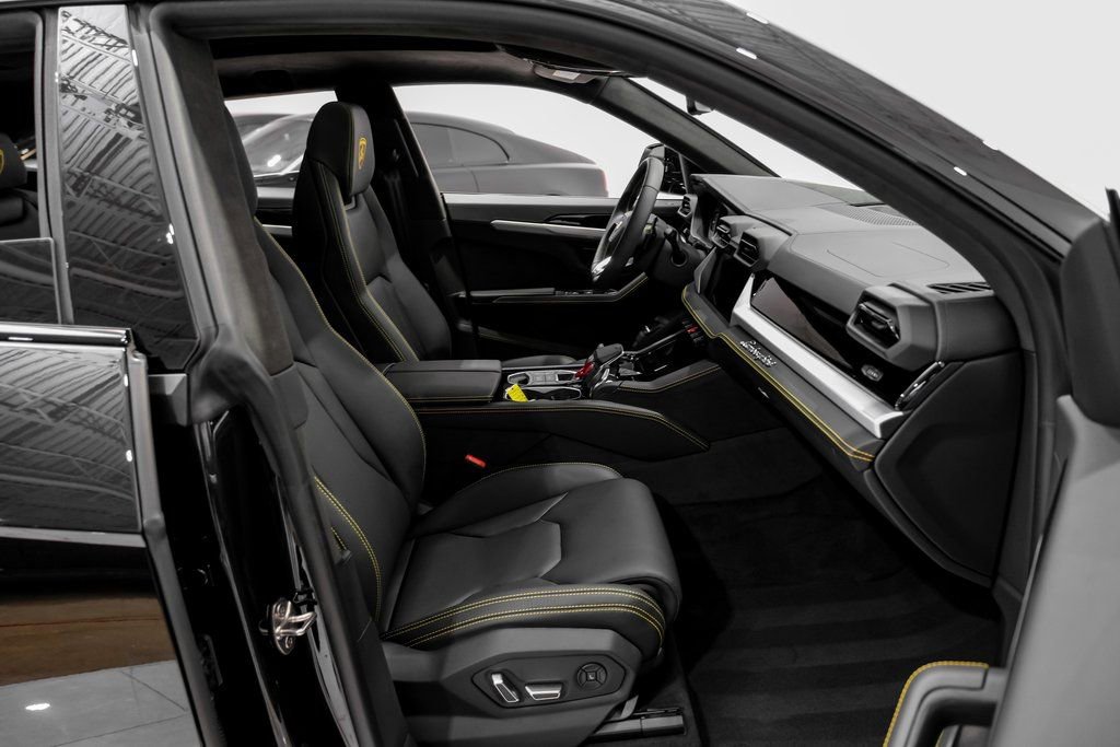 Used 2025 Lamborghini Urus Performante AWD/4WD image 35