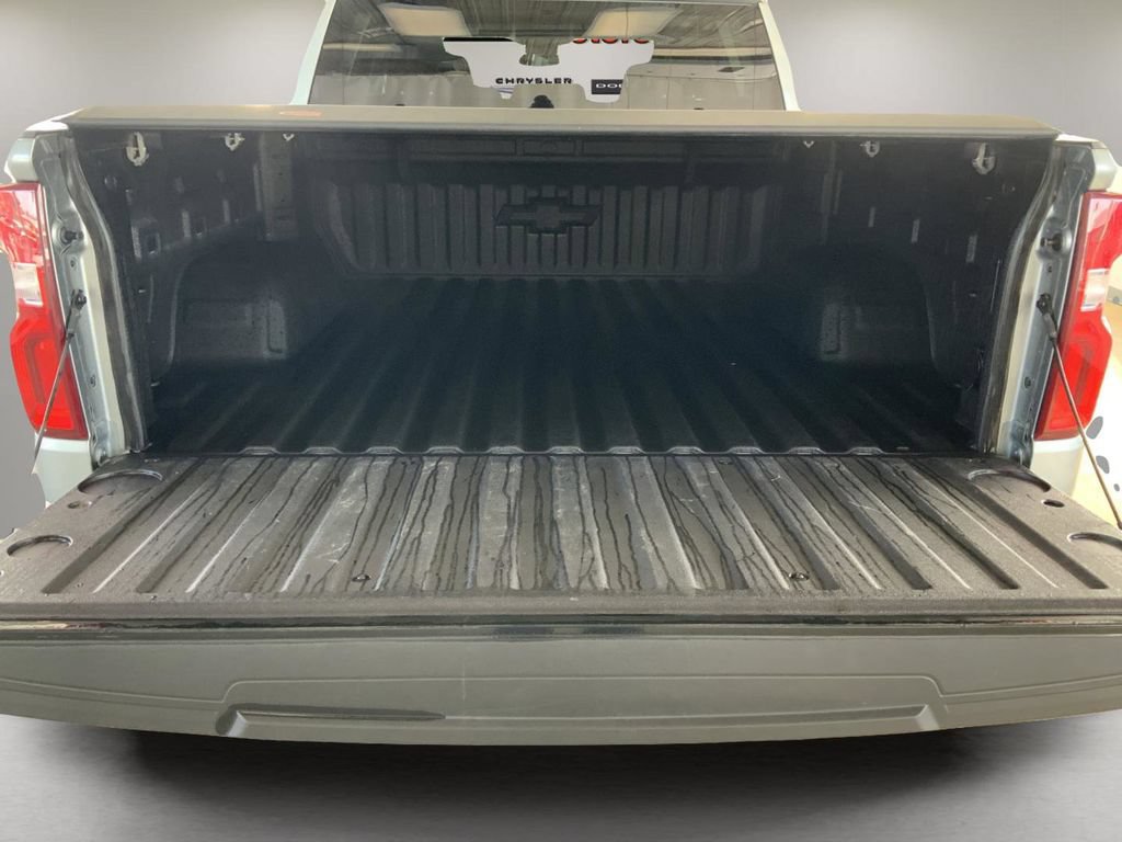 Used 2023 Chevrolet Silverado 1500 RST AWD/4WD image 15