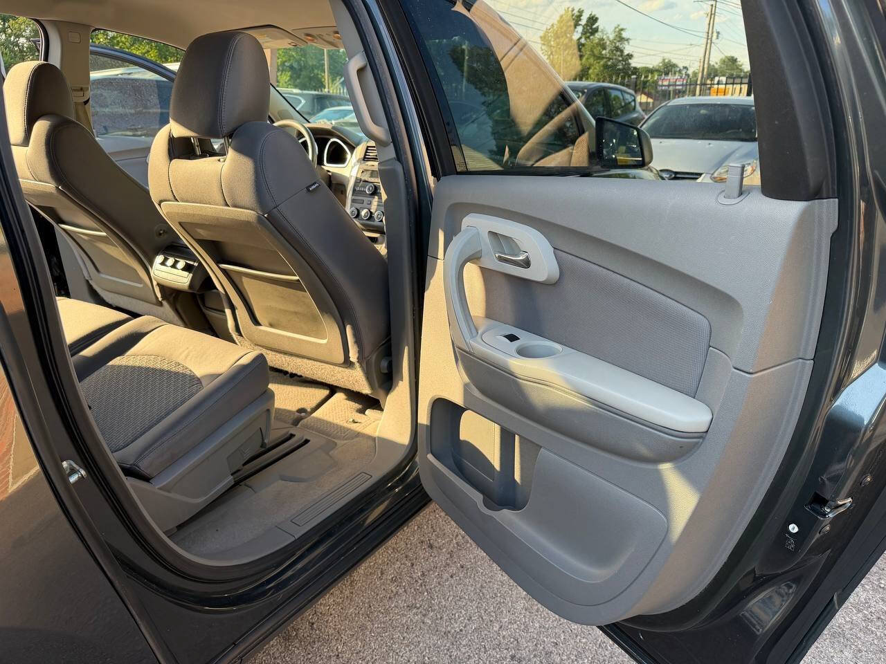 Used 2011 Chevrolet Traverse LS FWD image 17