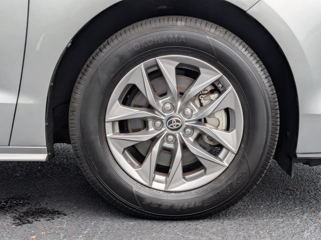 Used 2025 Toyota Sienna XLE FWD image 10