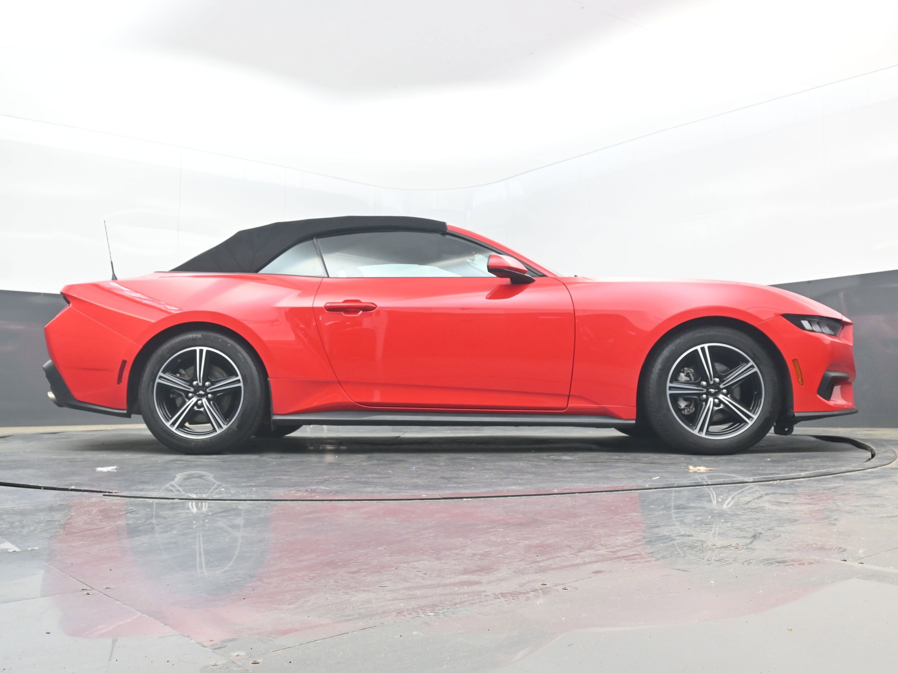 Used 2024 Ford Mustang Convertible RWD image 25