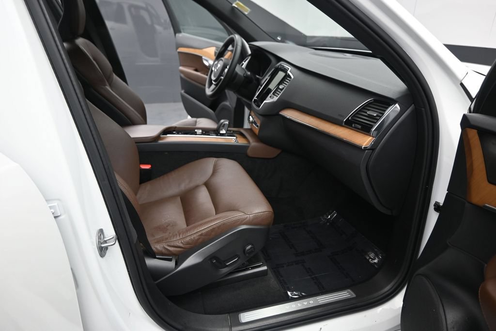 Certified 2023 Volvo XC90 B5 Plus AWD/4WD image 17