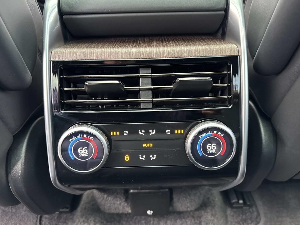 Used 2024 Land Rover Range Rover SE AWD/4WD image 17