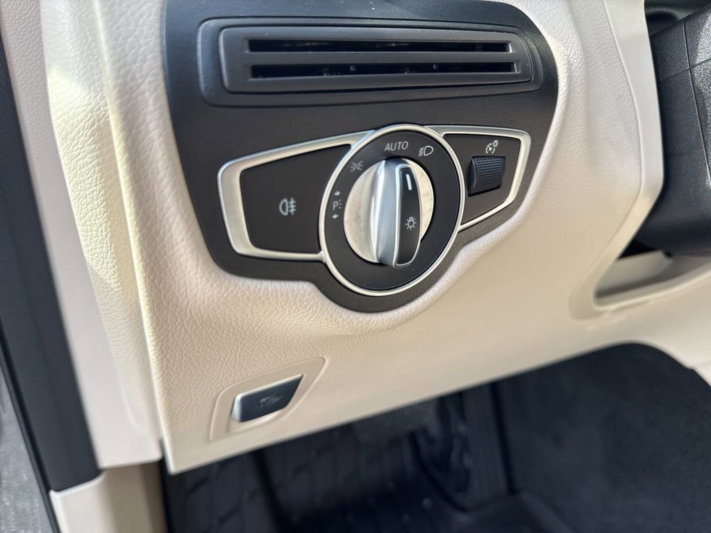 Used 2021 Mercedes-Benz GLC 300 4MATIC image 19