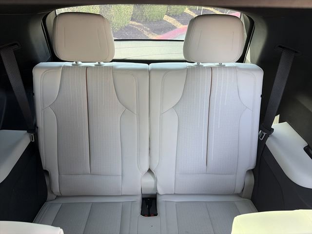 Used 2026 Cadillac Vistiq Luxury image 15