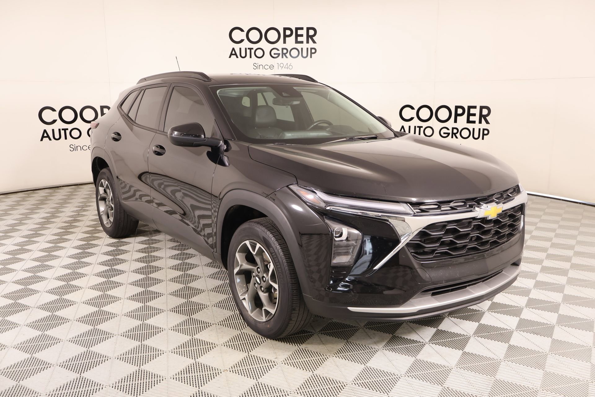 Used 2024 Chevrolet Trax LT w/ LT Convenience Package FWD image 1