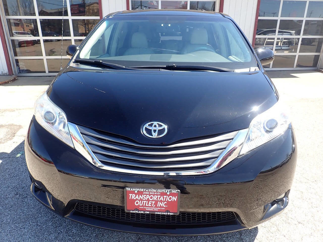 Used 2013 Toyota Sienna XLE FWD image 3