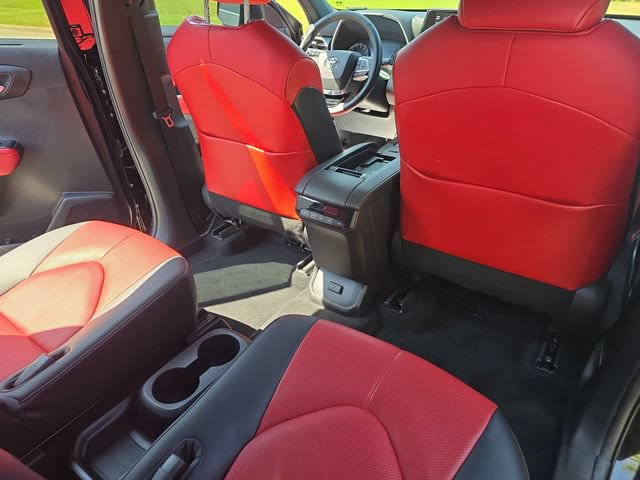 Used 2021 Toyota Highlander XSE FWD image 12
