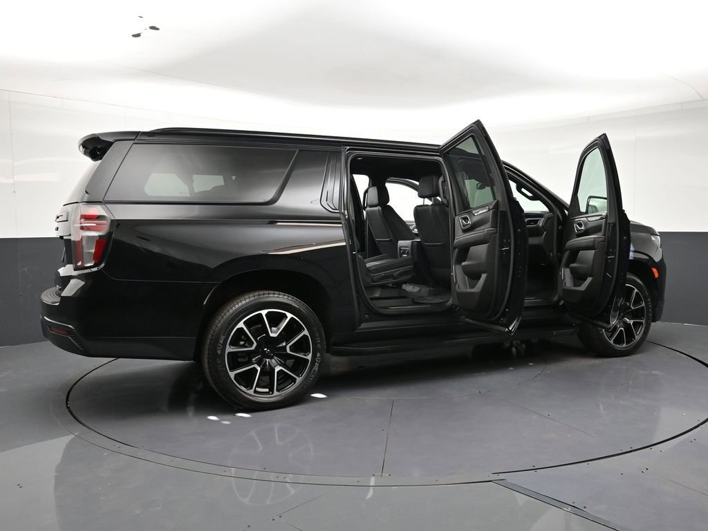 Used 2023 Chevrolet Suburban RST w/ Luxury Package AWD/4WD image 33