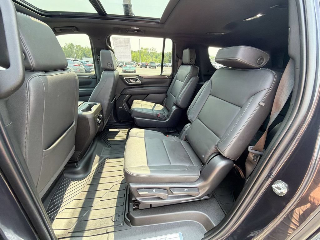 Used 2022 Chevrolet Suburban LT w/ Luxury Package AWD/4WD image 30
