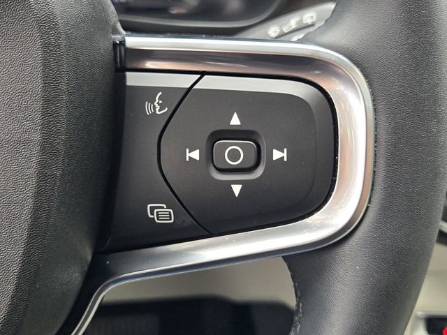 Used 2023 Volvo XC40 B5 Plus image 27