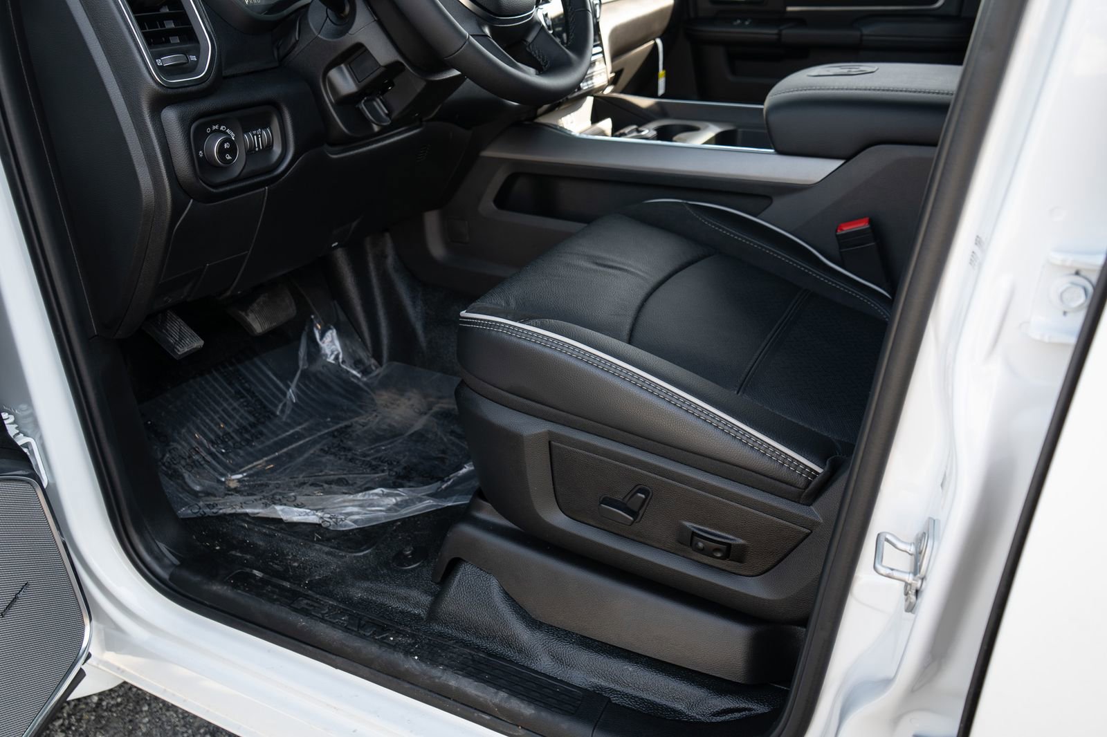 New 2026 RAM 4500 Tradesman w/ Laramie Trim Package image 16