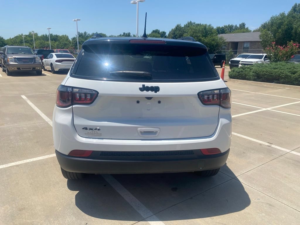 Used 2023 Jeep Compass Latitude w/ Sun and Sound Group AWD/4WD image 4