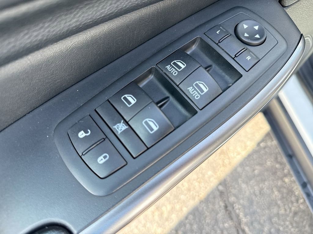 Used 2020 Jeep Cherokee Latitude Plus w/ Cold Weather Group image 13