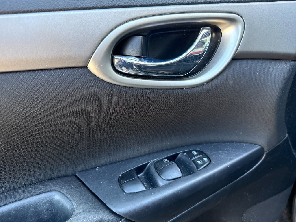 Used 2015 Nissan Sentra SV FWD image 11