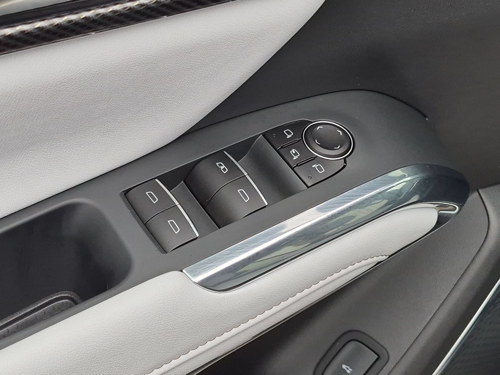 Used 2025 Chevrolet Traverse High Country w/ LPO, Floor Liner Package AWD/4WD image 11