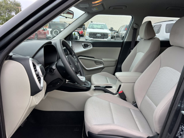 Used 2025 Kia Soul LX w/ LX Technology Package FWD image 3