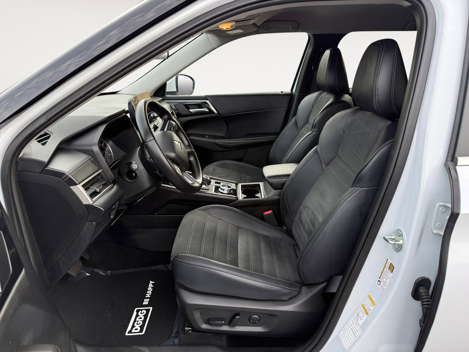 Used 2024 Mitsubishi Outlander SE image 10