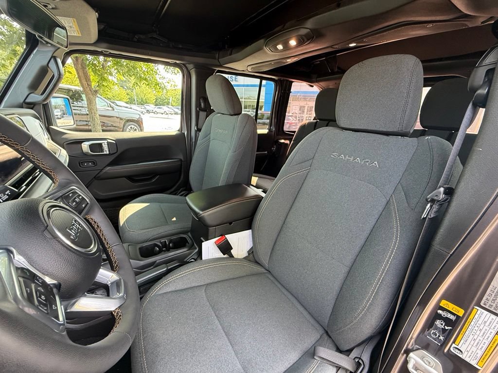 Used 2024 Jeep Wrangler Unlimited Sahara AWD/4WD image 22