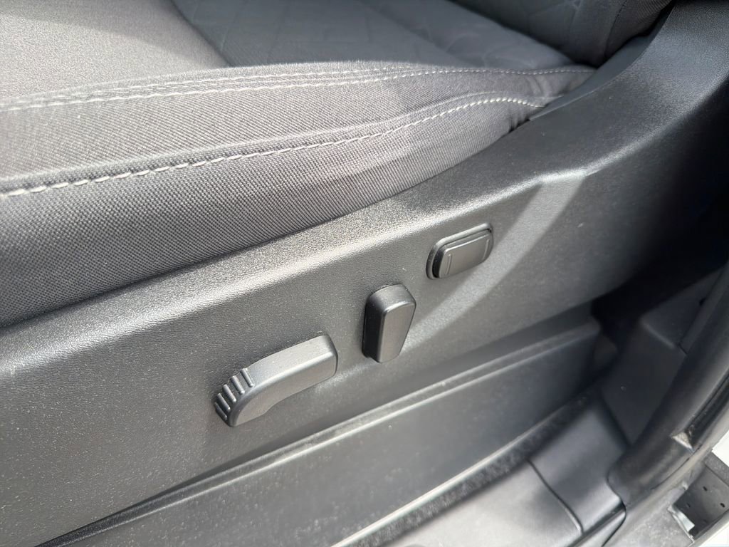 Certified 2025 Nissan Frontier SV RWD image 13