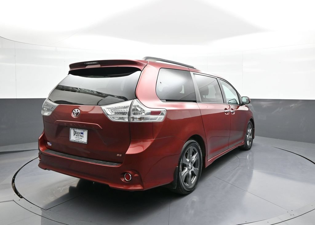 Used 2017 Toyota Sienna SE FWD image 6