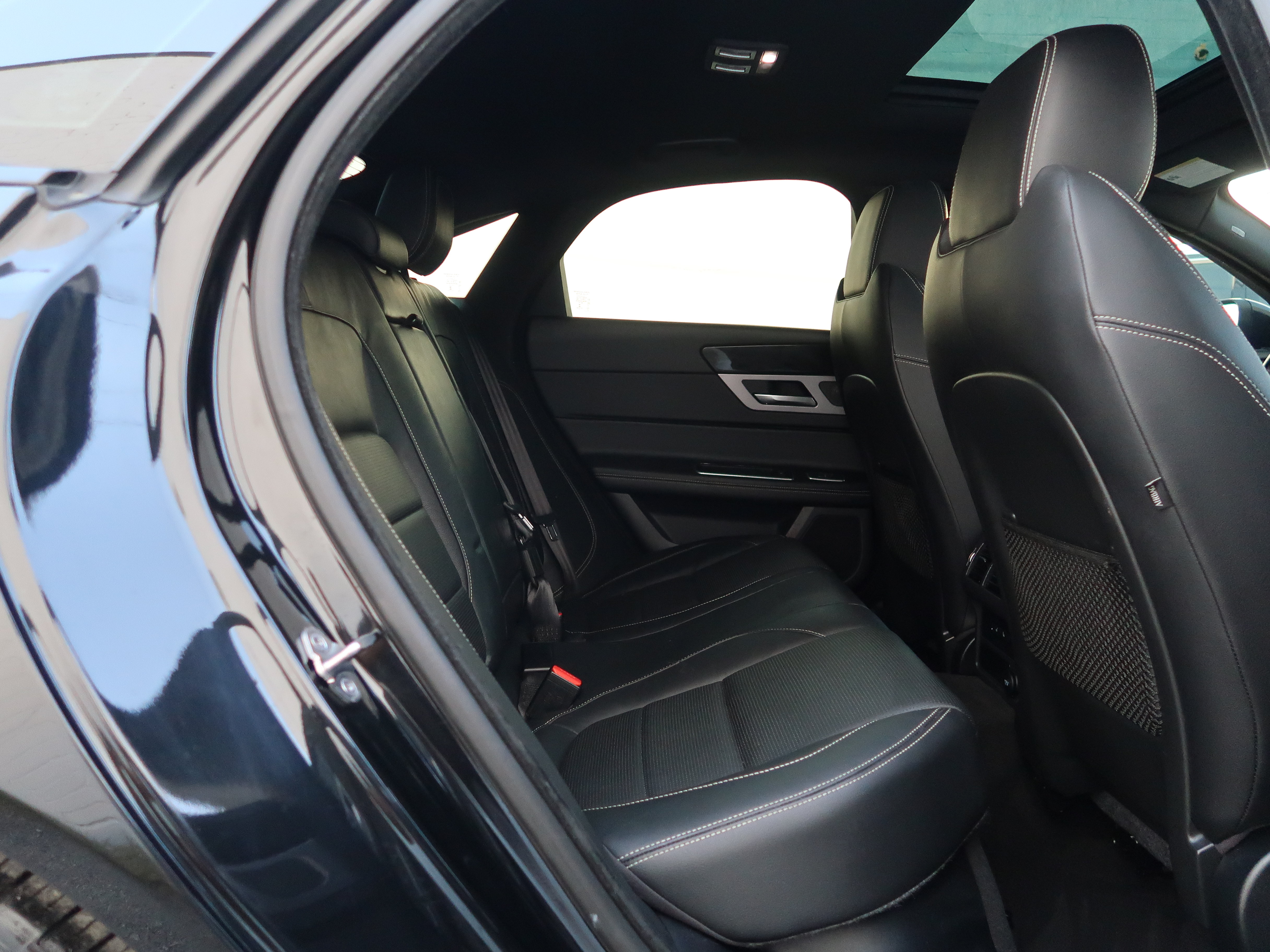 Used 2016 Jaguar XF R-Sport RWD image 45