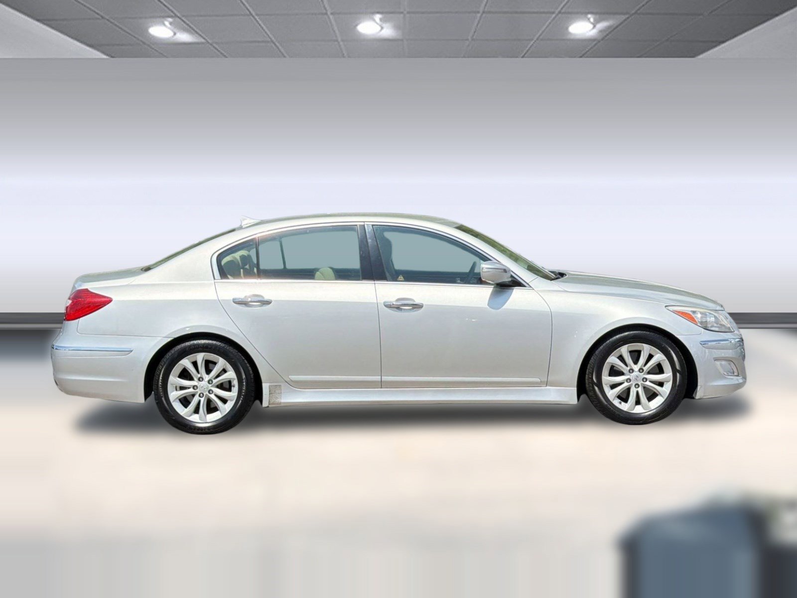 Used 2012 Hyundai Genesis 3.8 RWD image 8