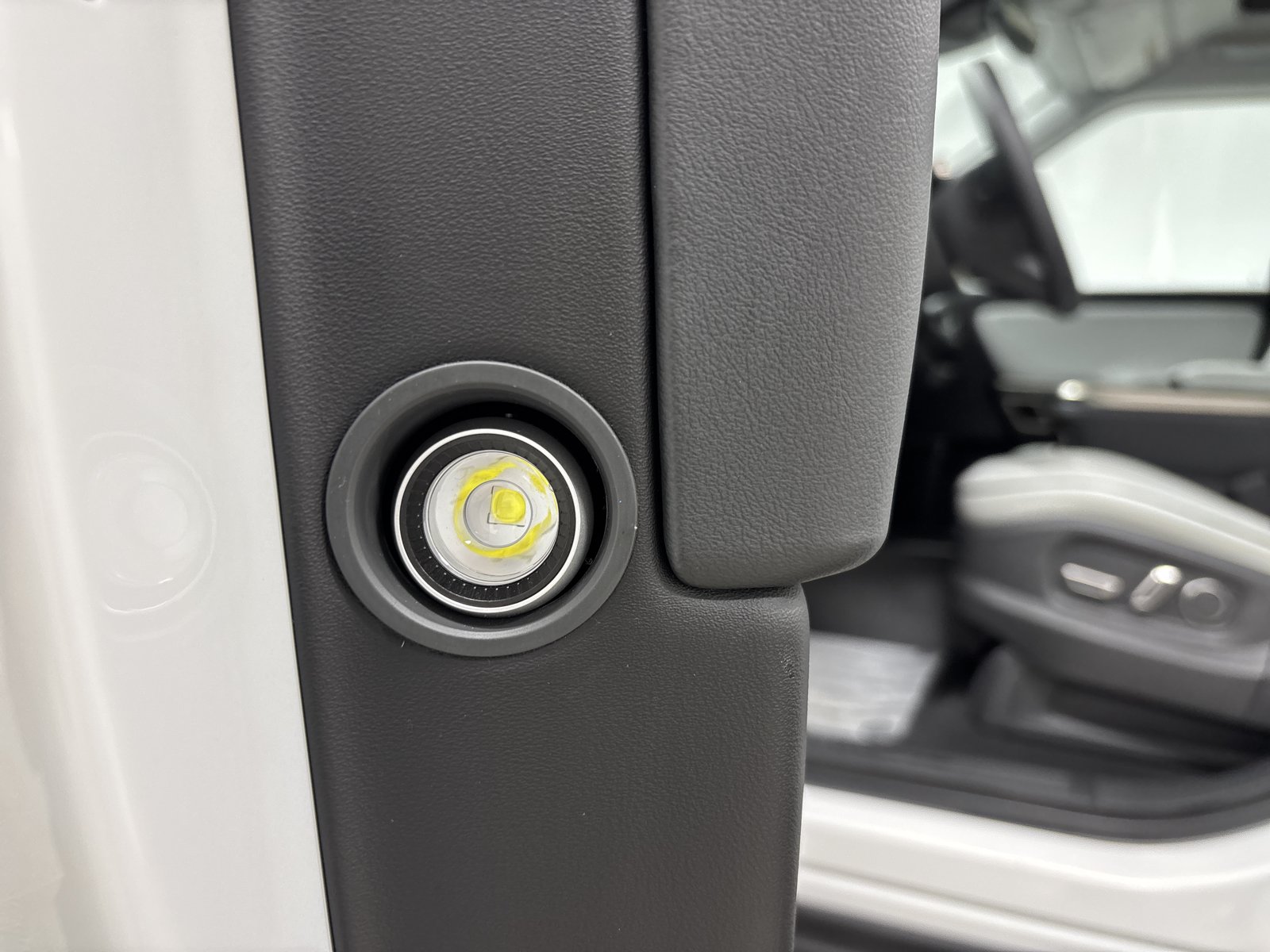 Used 2024 Rivian R1S Adventure AWD/4WD image 32