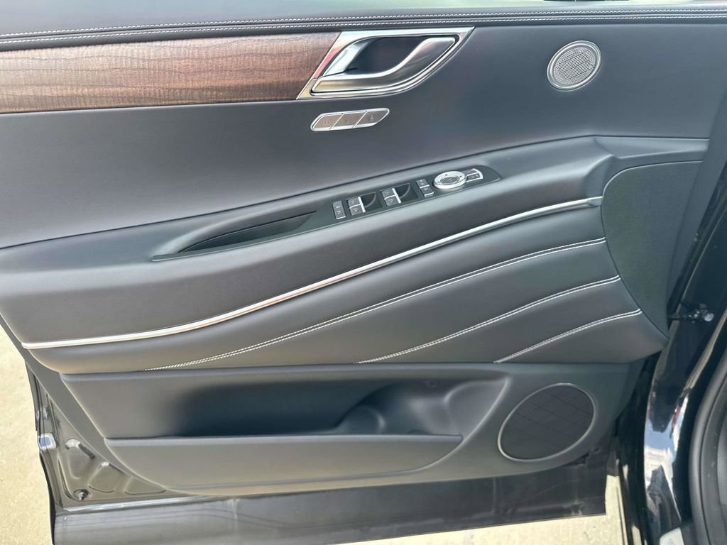 Used 2025 Genesis GV80 2.5T Select image 25