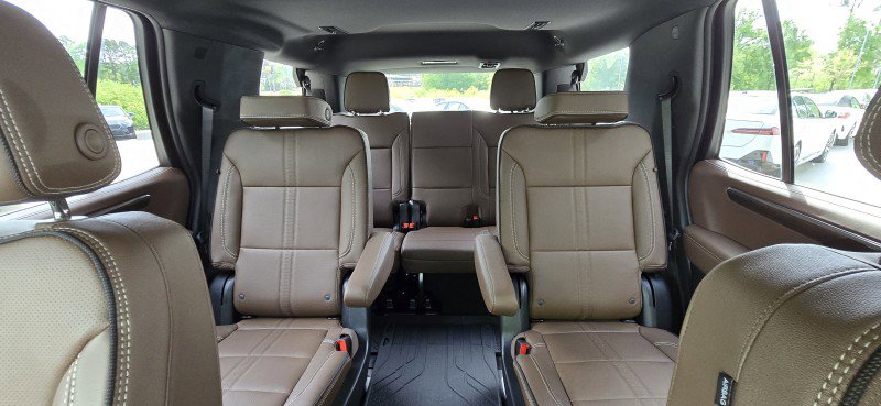 Used 2025 Chevrolet Tahoe High Country RWD image 28