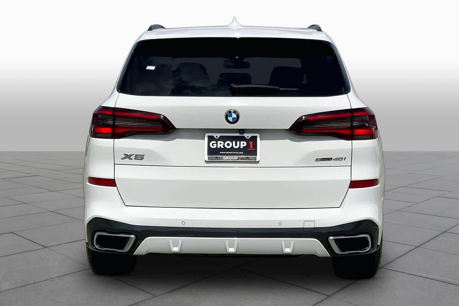Used 2022 BMW X5 sDrive40i w/ M Sport Package RWD image 4