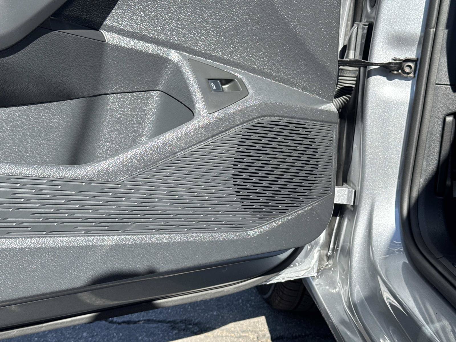 Certified 2025 Volkswagen Jetta Sport FWD image 21