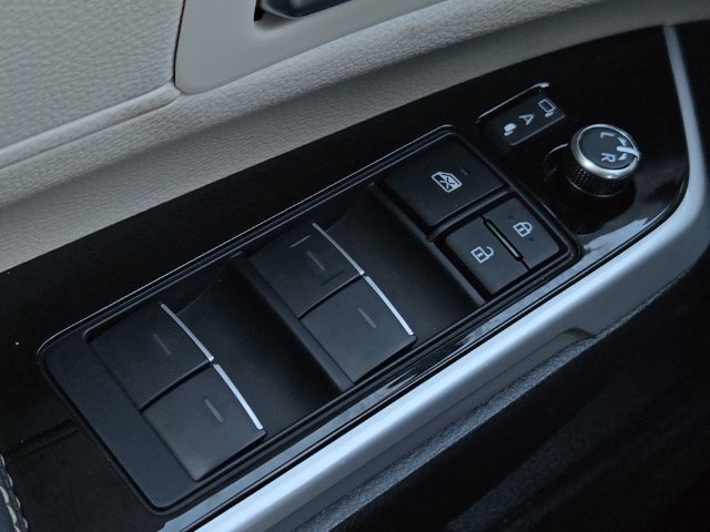 Certified 2026 Toyota Sienna Limited FWD image 28