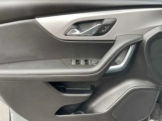 Used 2025 Chevrolet Blazer LT FWD image 28