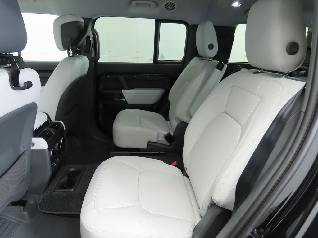 New 2026 Land Rover Defender 130 X-Dynamic SE image 21