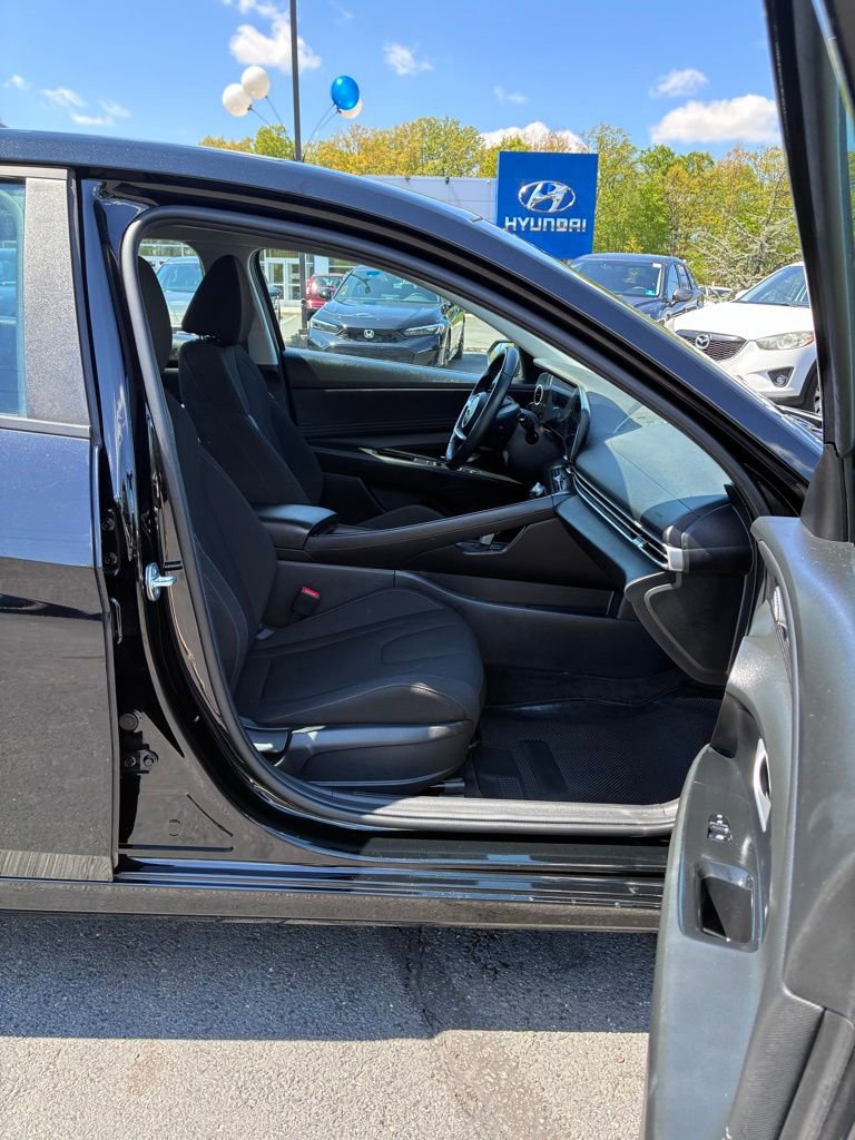 Used 2023 Hyundai Elantra SEL w/ Convenience Package FWD image 18