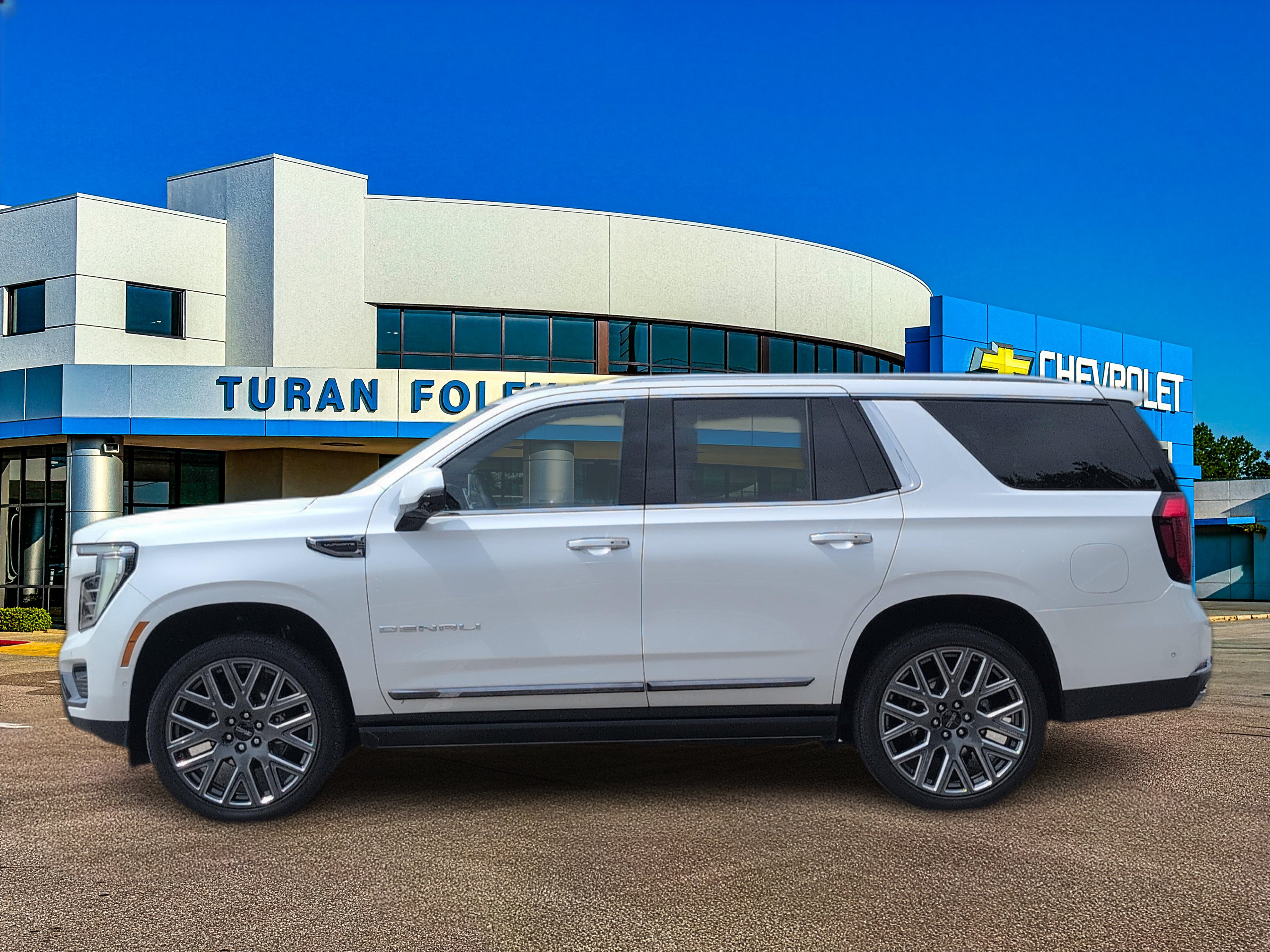 Used 2025 GMC Yukon Denali Ultimate w/ LPO, Floor Liner Package AWD/4WD video 2