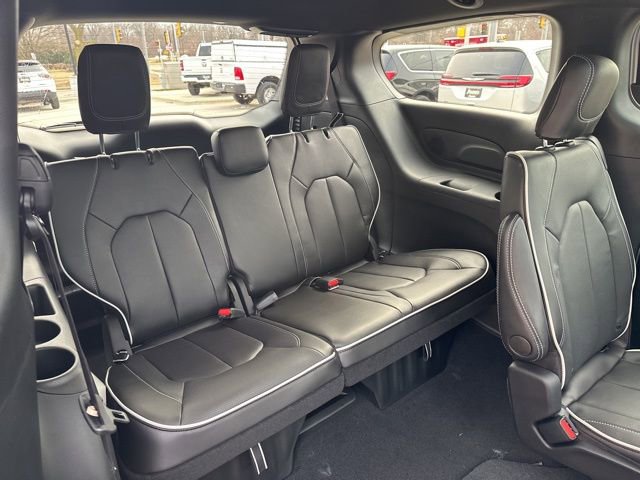 New 2026 Chrysler Pacifica Limited w/ S Appearance Package FWD image 18