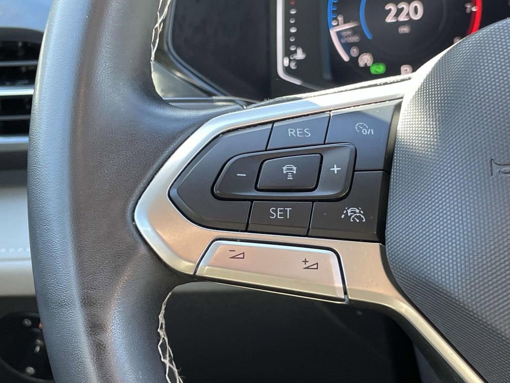 Used 2022 Volkswagen Taos SEL image 22