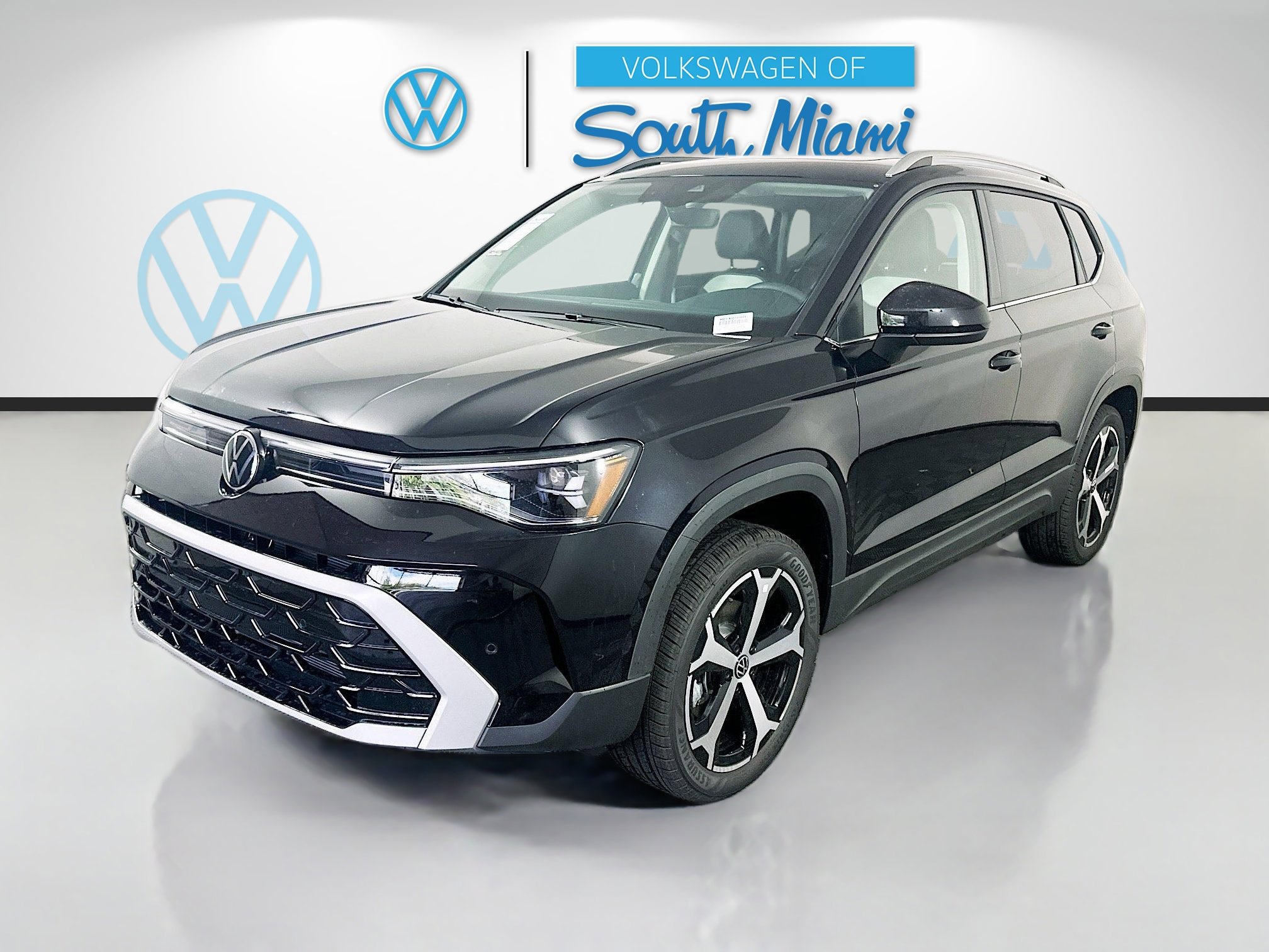 Certified 2025 Volkswagen Taos SEL image 3