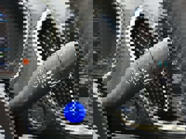 Used 2018 Chevrolet Volt Premier FWD image 21