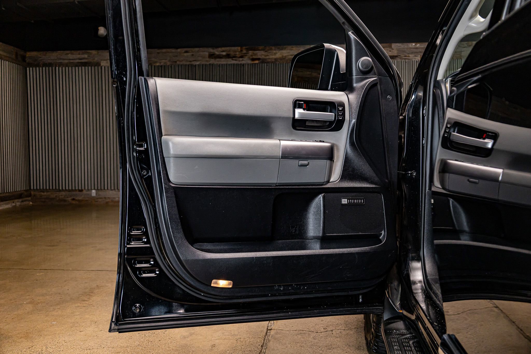 Used 2022 Toyota Sequoia Limited image 28