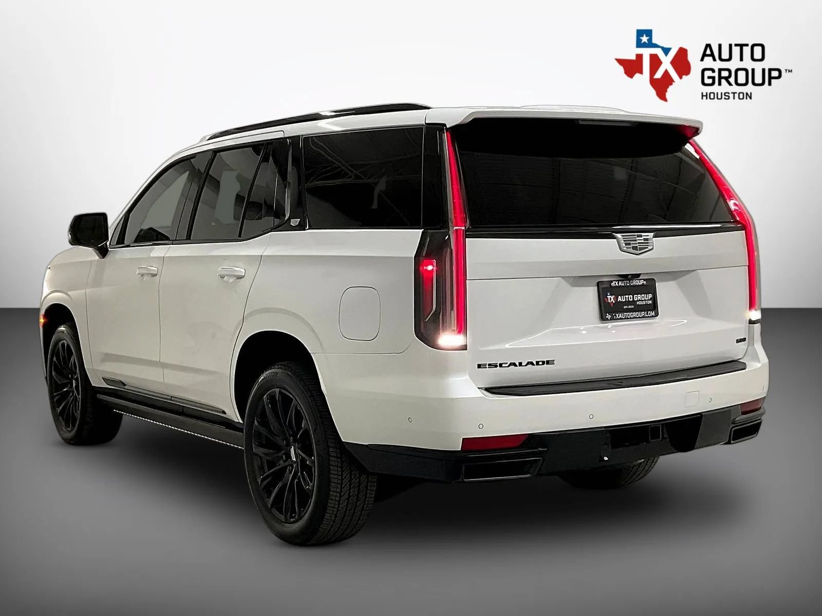 Used 2024 Cadillac Escalade Sport Platinum w/ LPO, ONYX Package AWD/4WD image 4