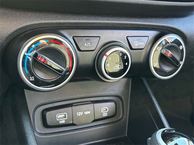 Used 2023 Hyundai Venue SE image 24