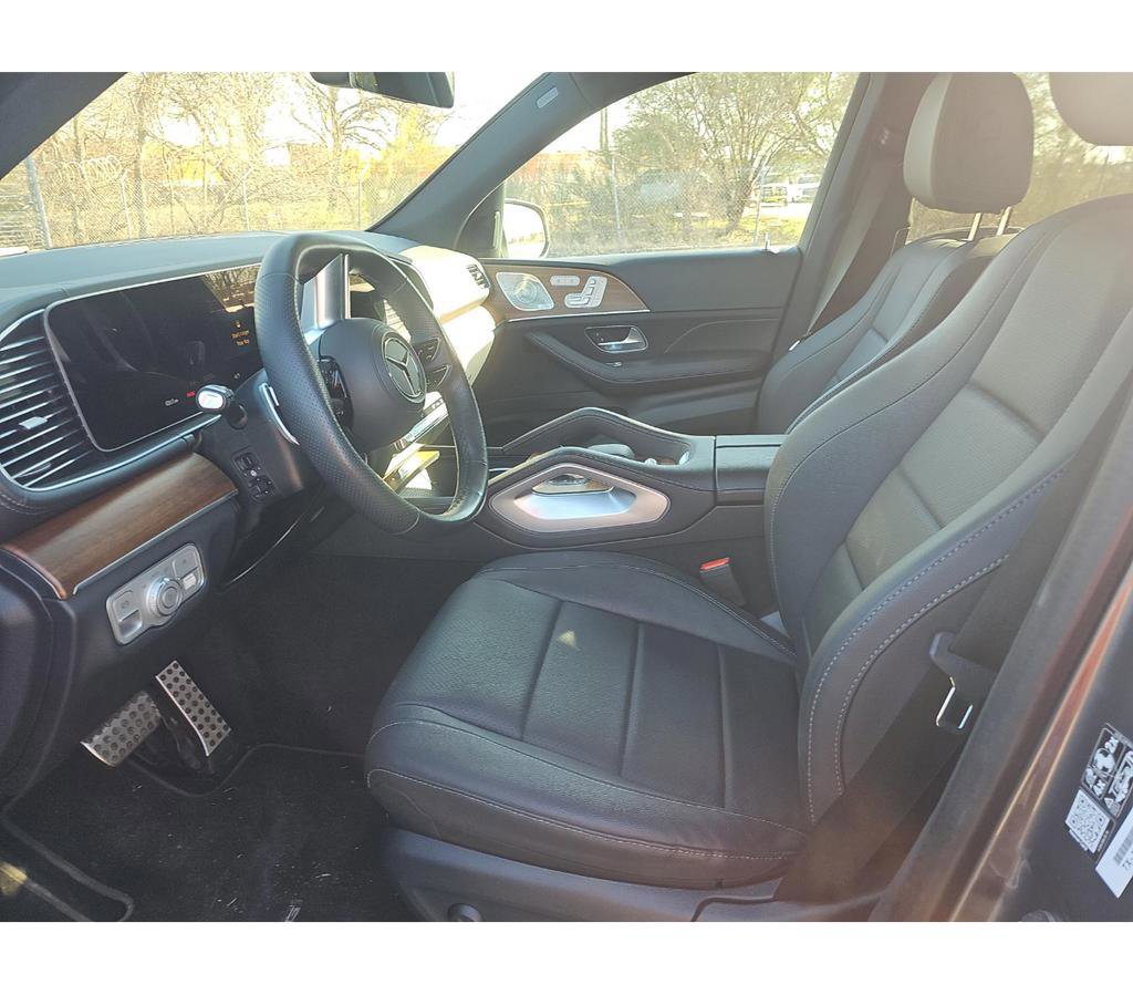 Used 2025 Mercedes-Benz GLS 450 4MATIC image 4