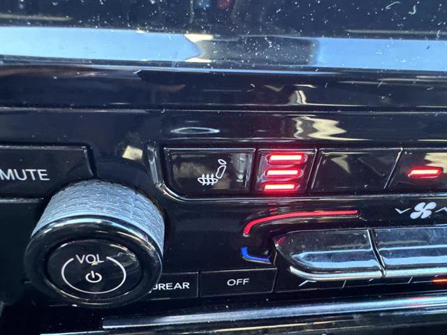 Used 2023 Jeep Grand Cherokee L Laredo image 15