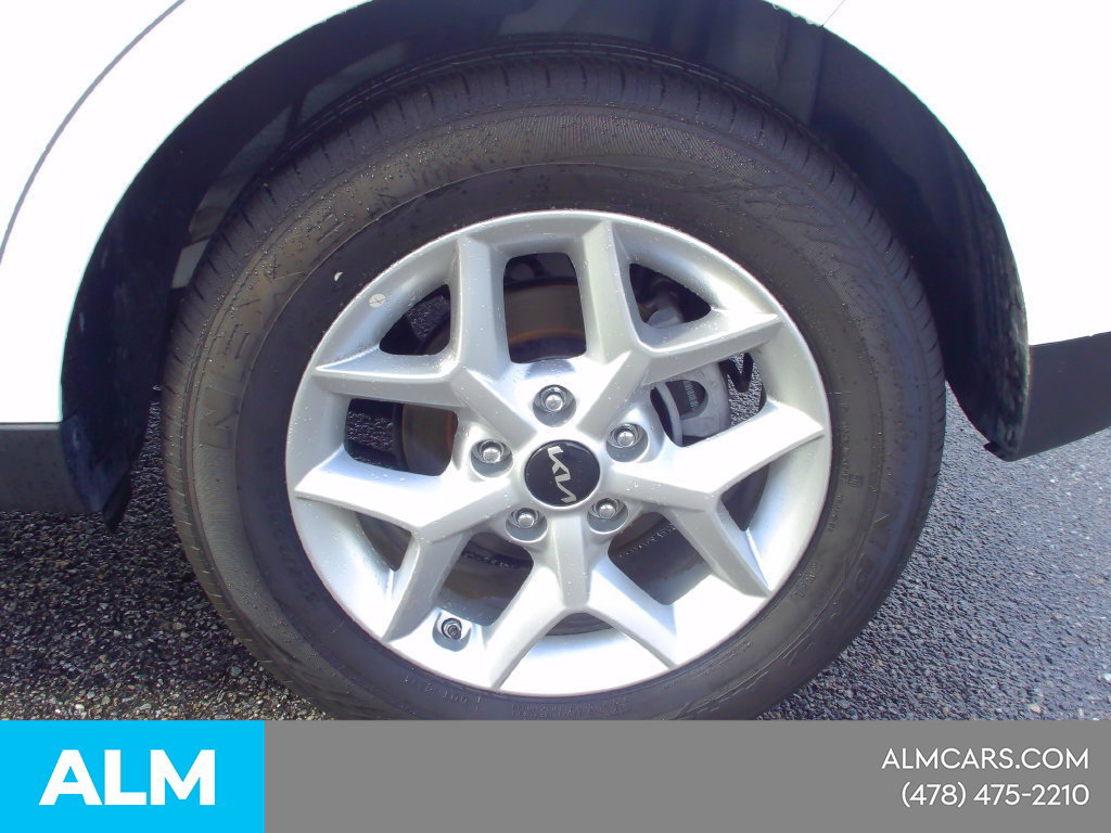 Used 2025 Kia Soul LX w/ LX Technology Package FWD image 16