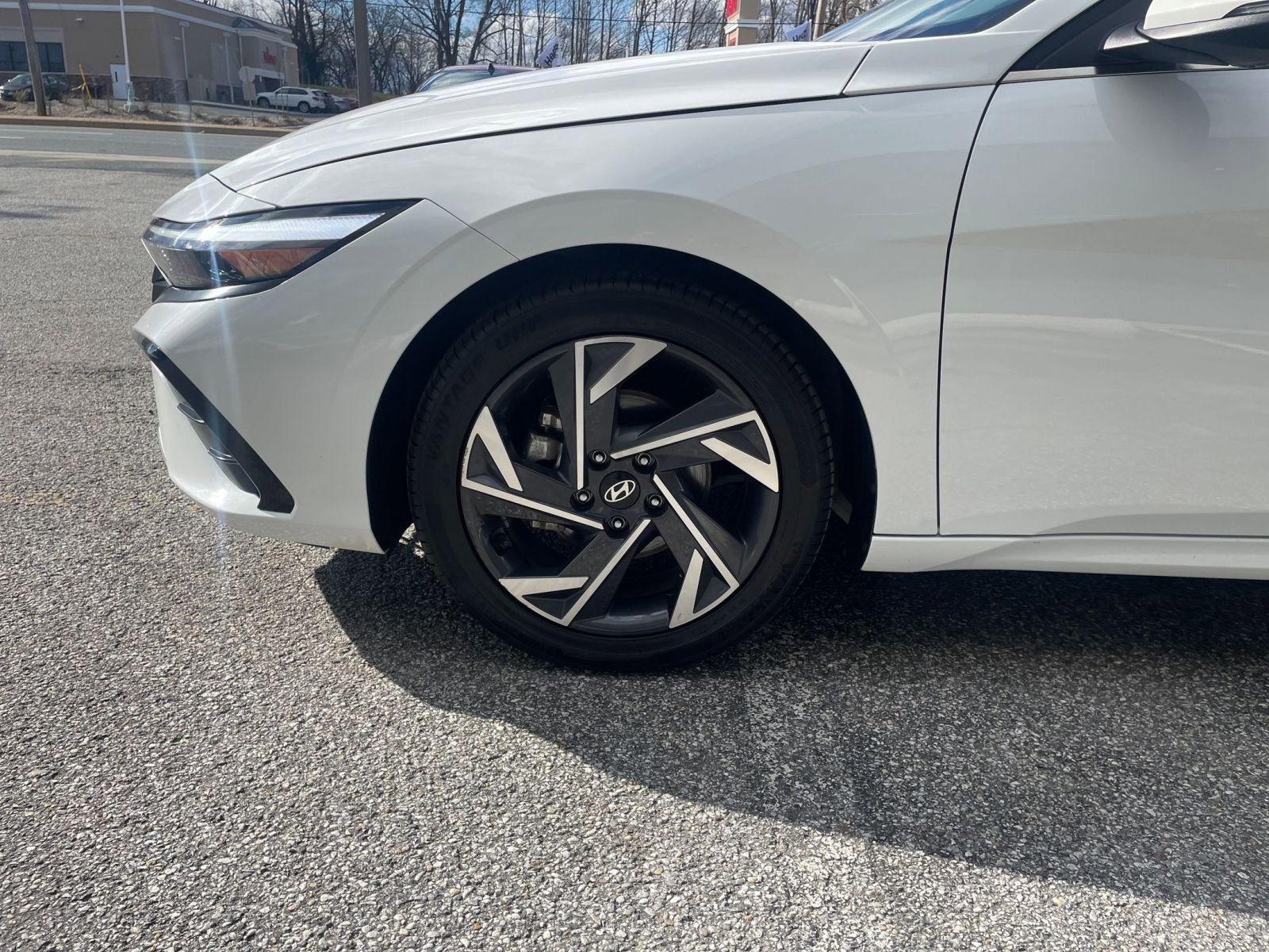 Used 2025 Hyundai Elantra Limited FWD image 30